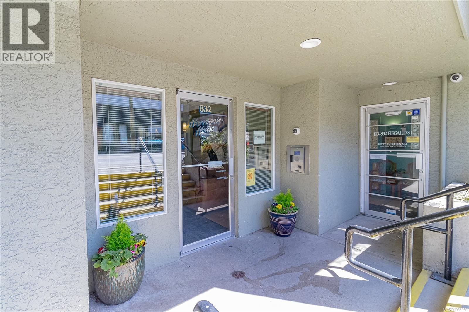 #402 832 Fisgard St - Image 2