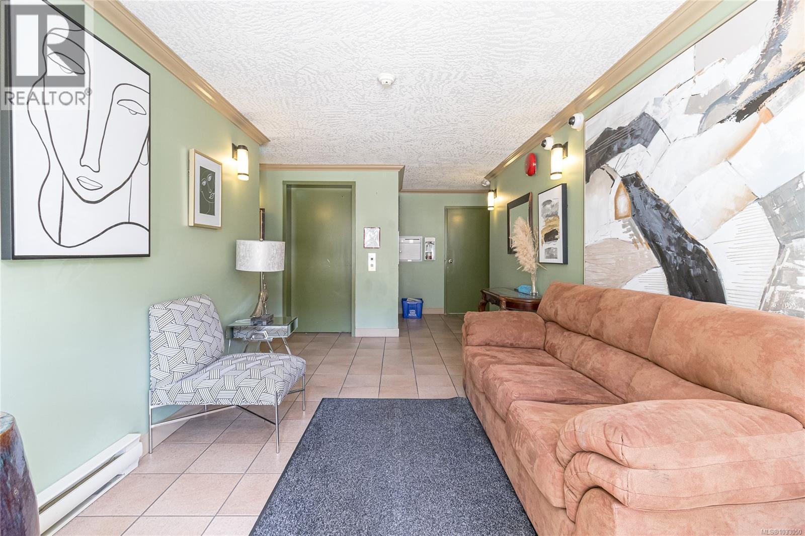 #402 832 Fisgard St - Image 3