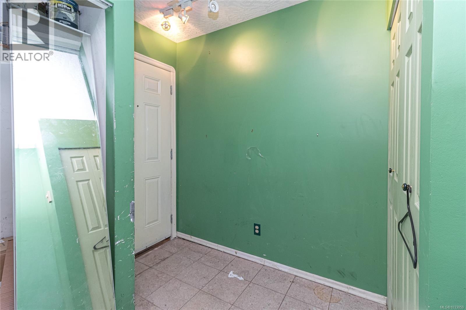 #402 832 Fisgard St - 4