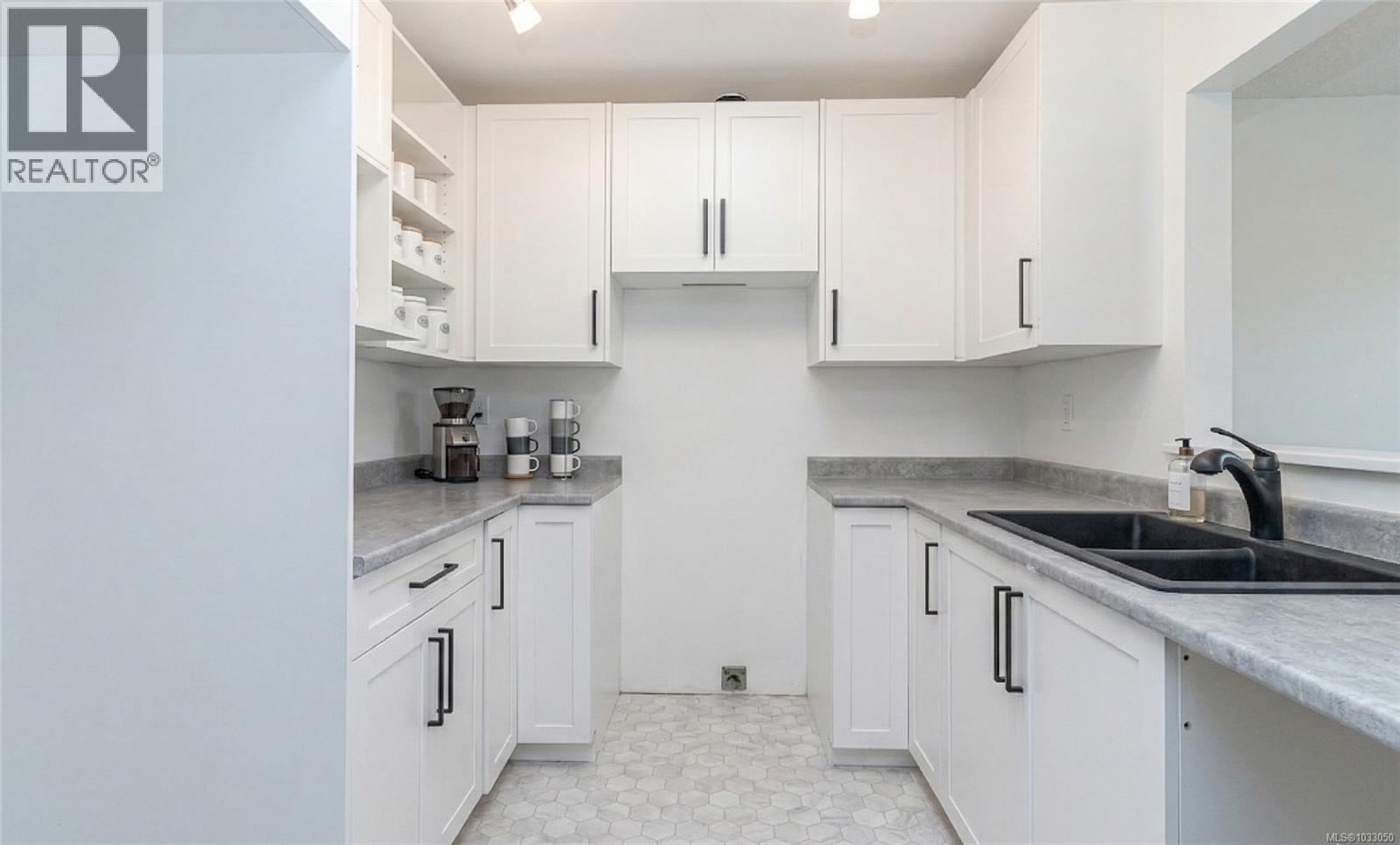 #402 832 Fisgard St - 7