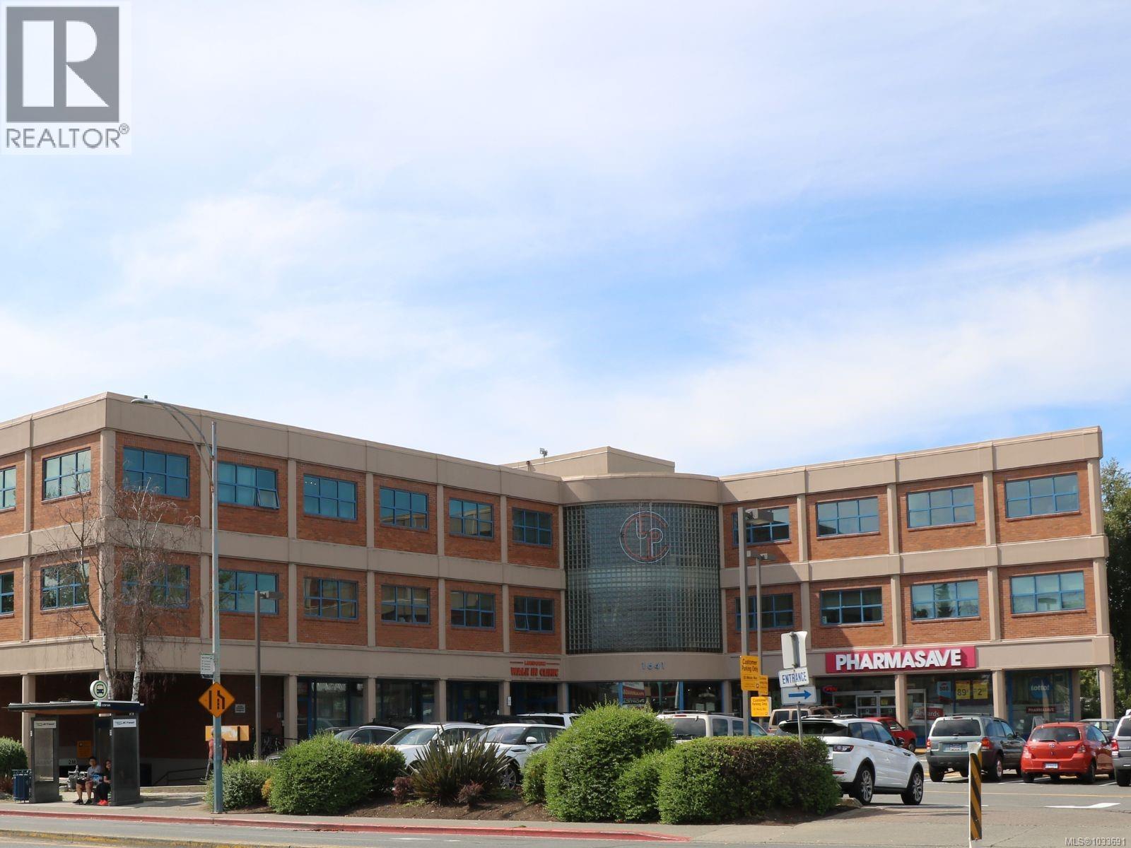 350 1641 Hillside Avenue, Victoria