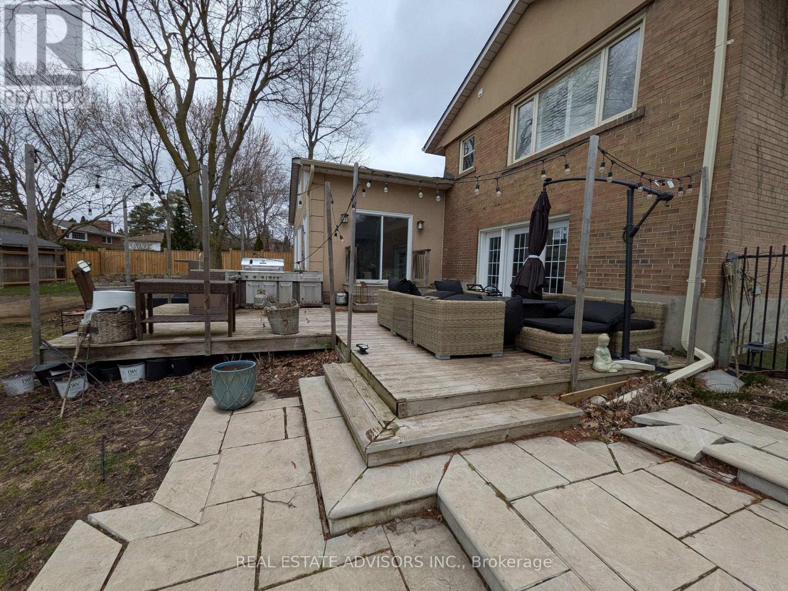 1 LAKEHILL CRESCENT - 16