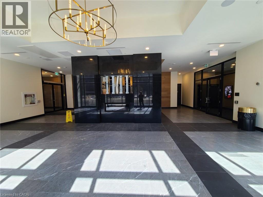 #725 145 COLUMBIA Street W - 13