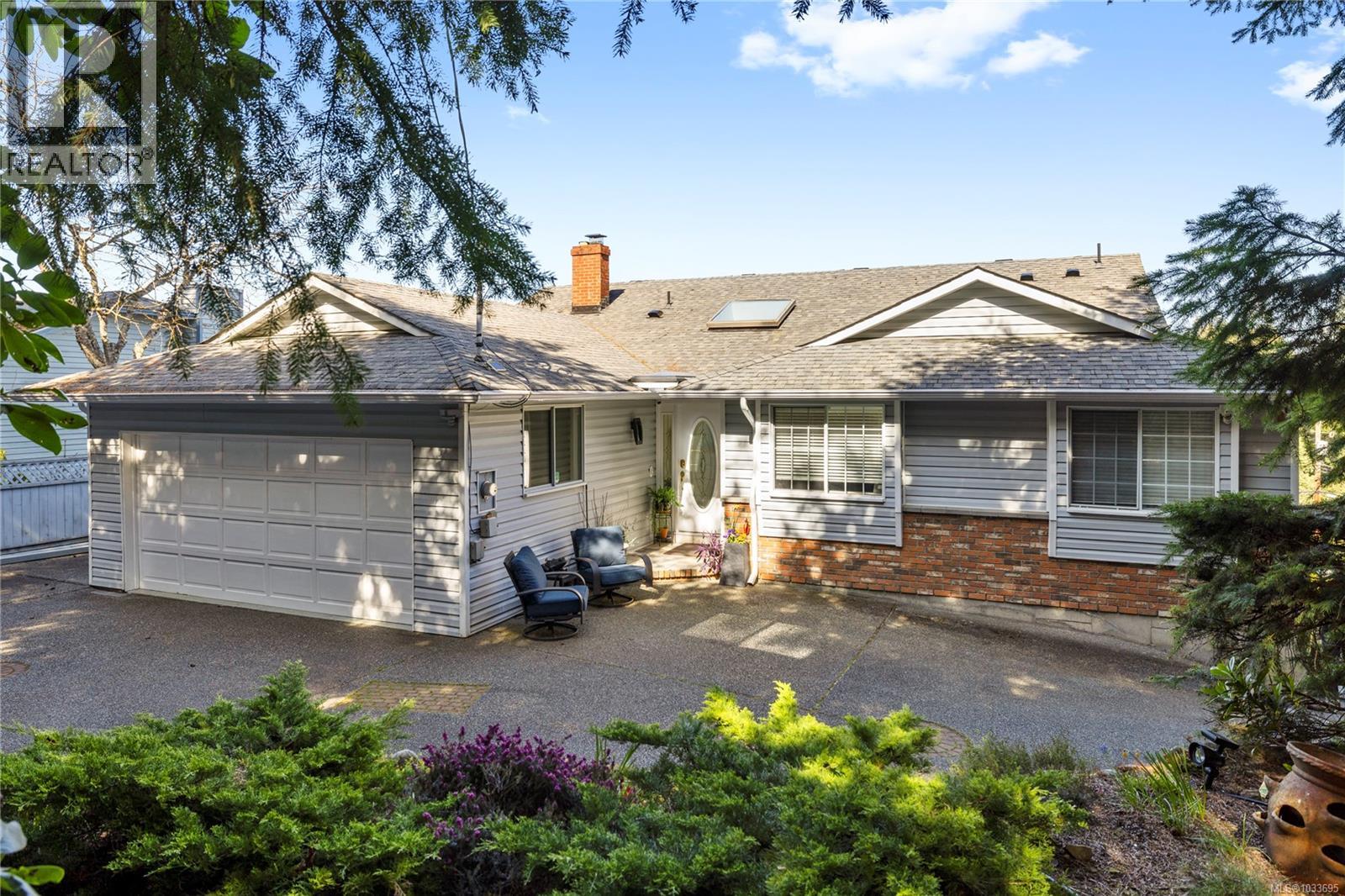 1089 College Dr, Nanaimo