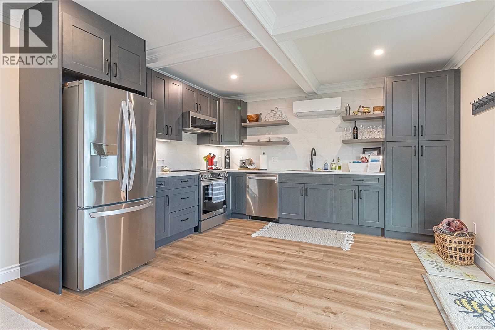 1089 College Dr, Nanaimo