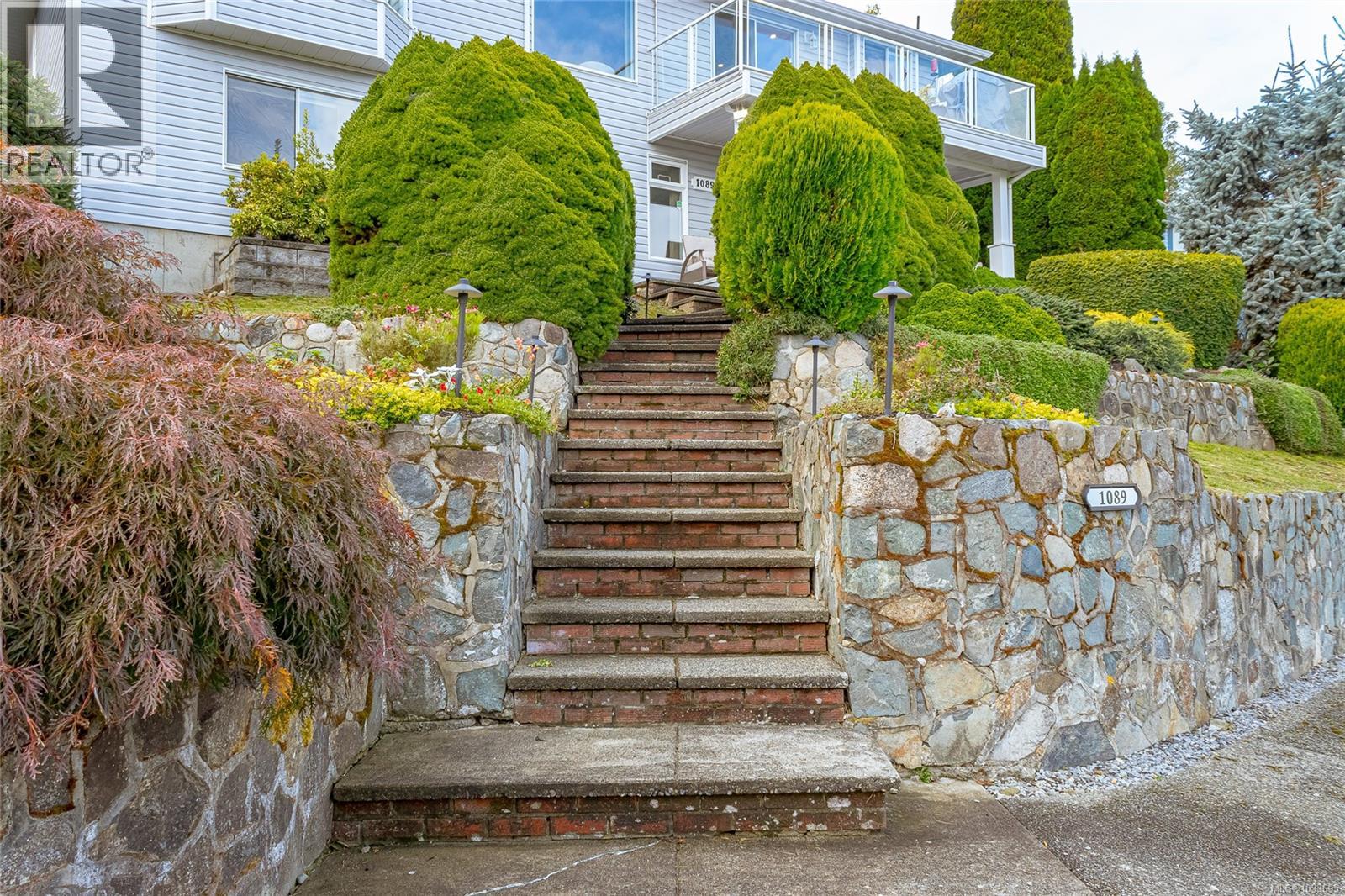 1089 College Dr, Nanaimo