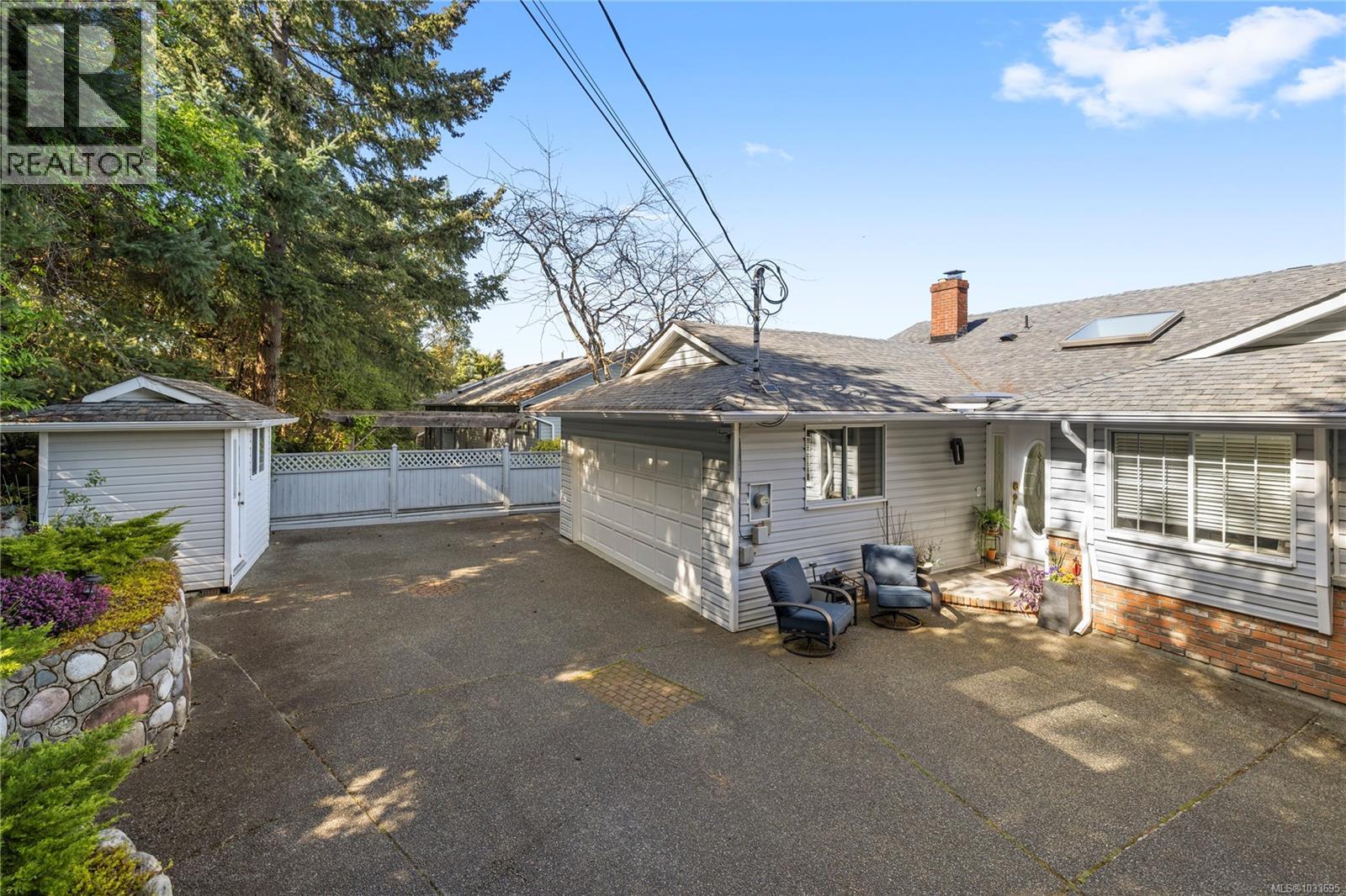 1089 College Dr, Nanaimo