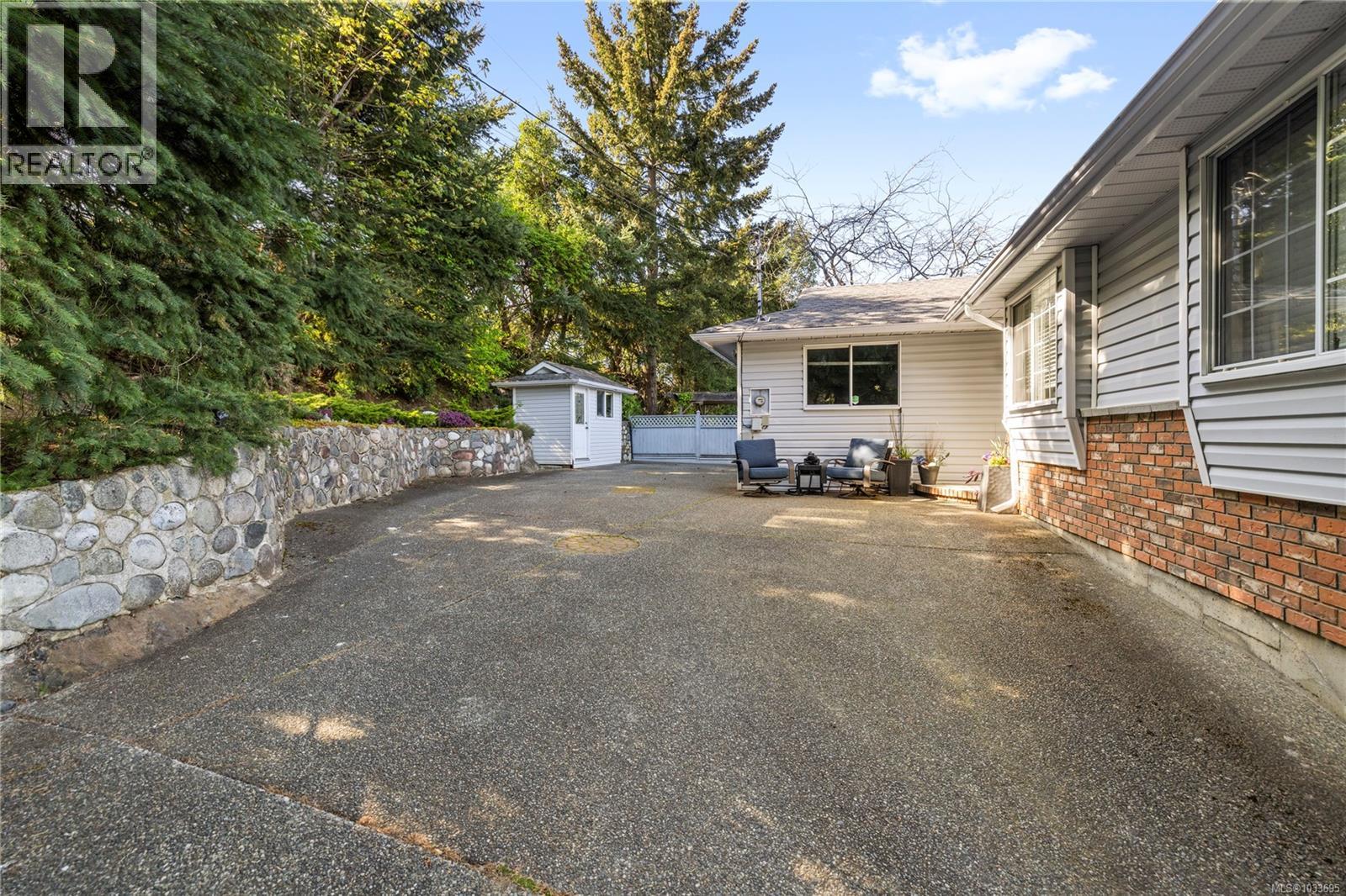 1089 College Dr, Nanaimo