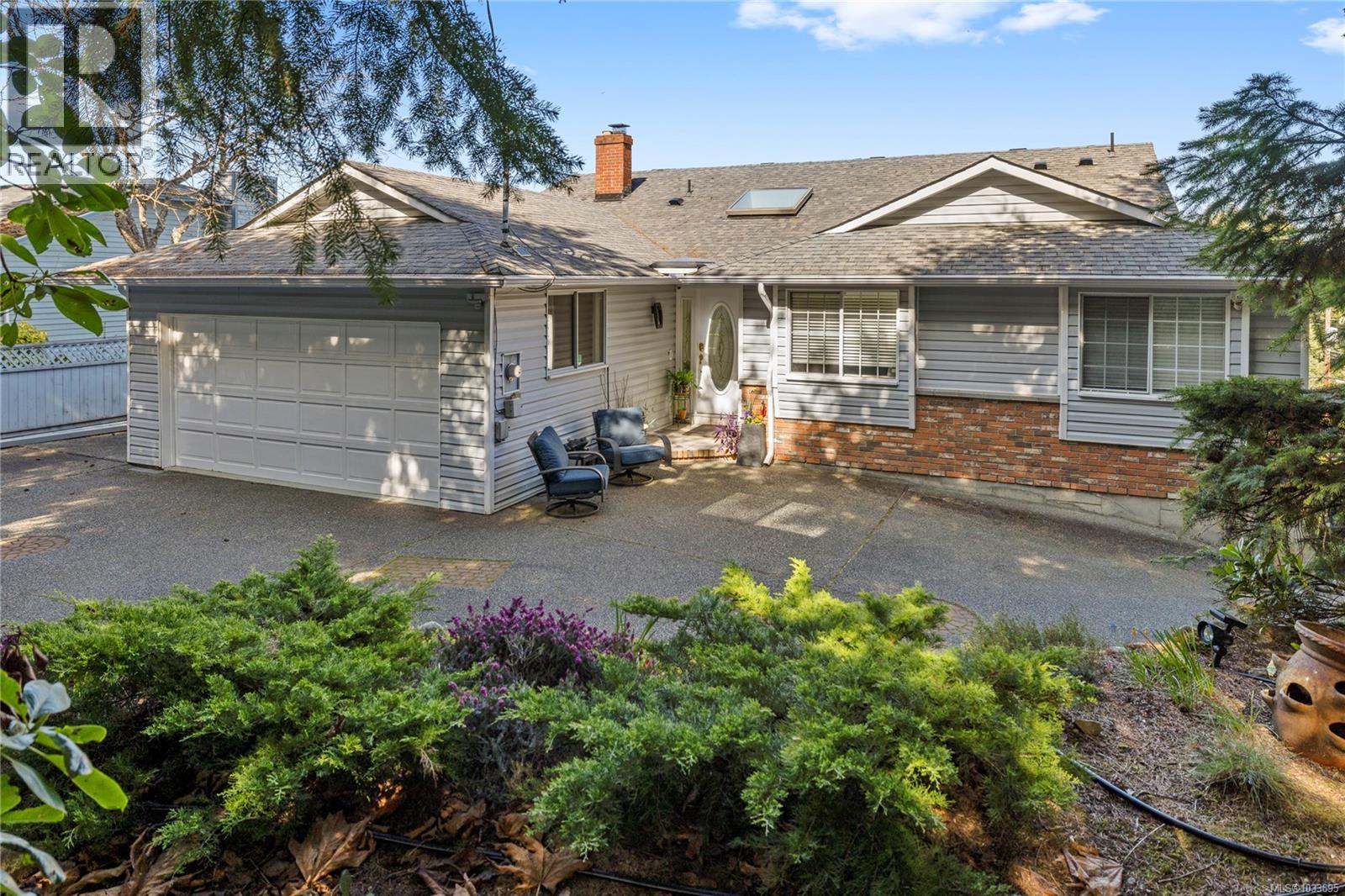 1089 College Dr, Nanaimo