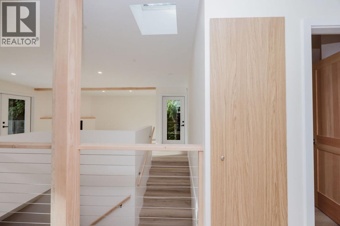 6960 SUNSHINE COAST HIGHWAY, Sechelt