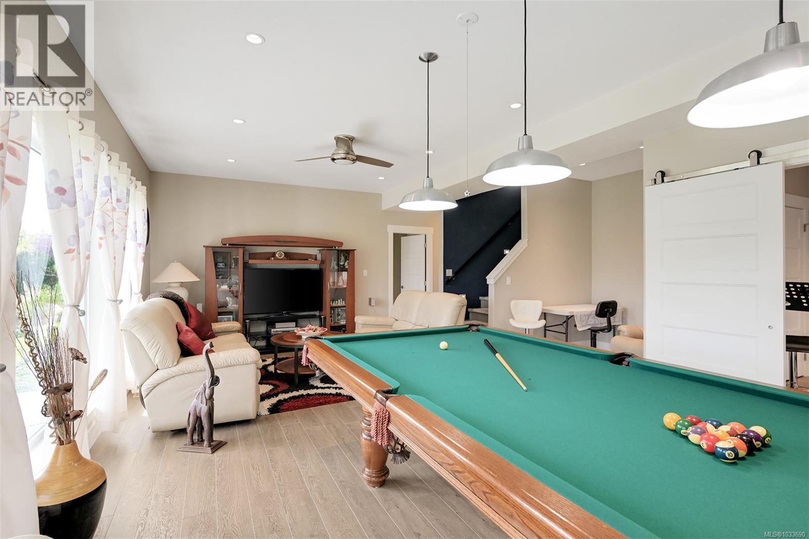 853 Country Club Dr - 65