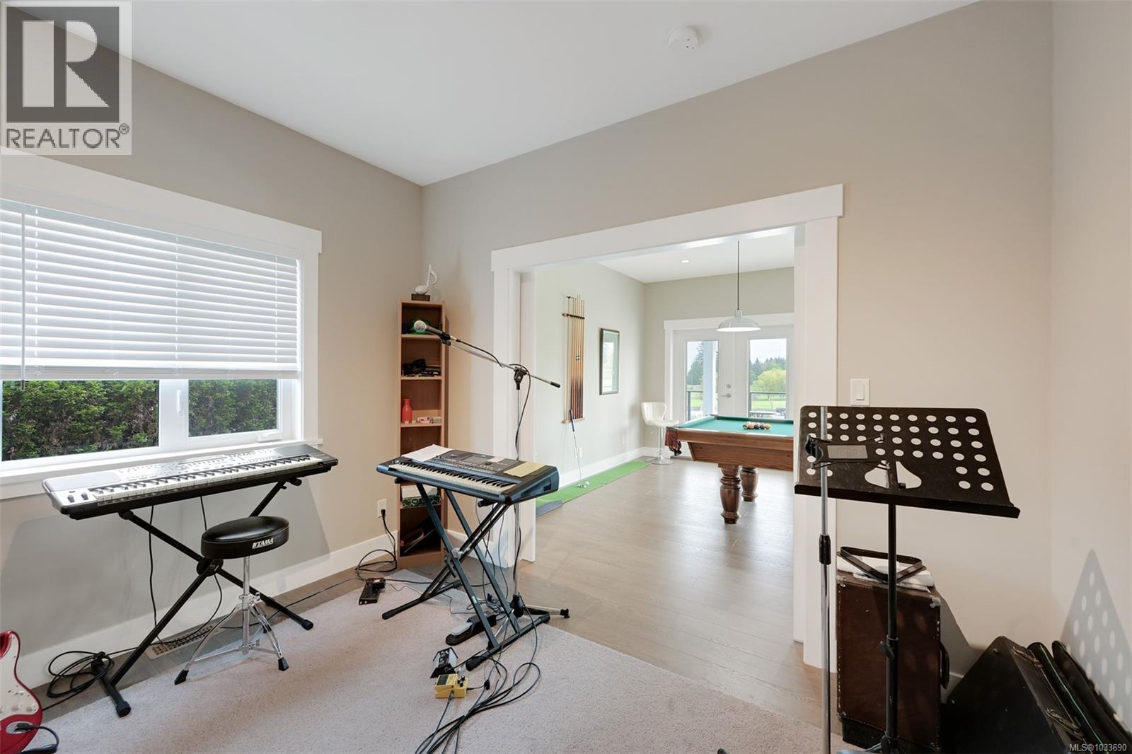853 Country Club Dr - 72