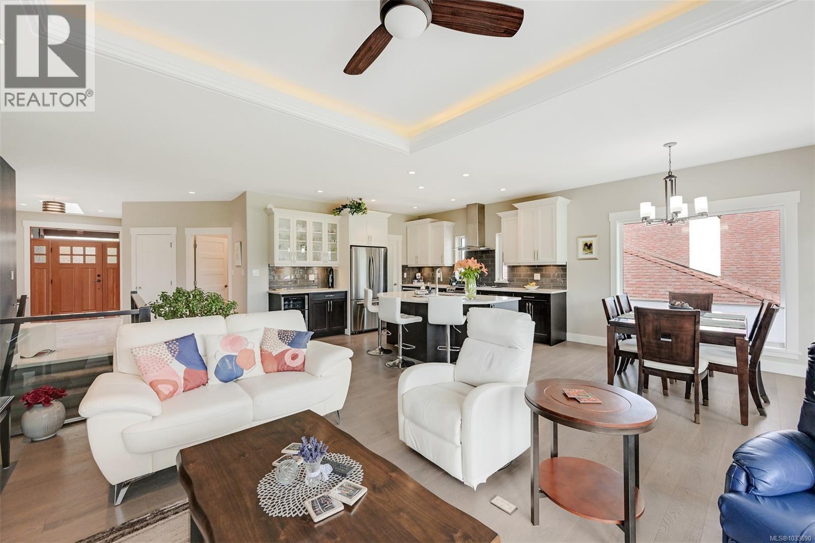 853 Country Club Dr - 8