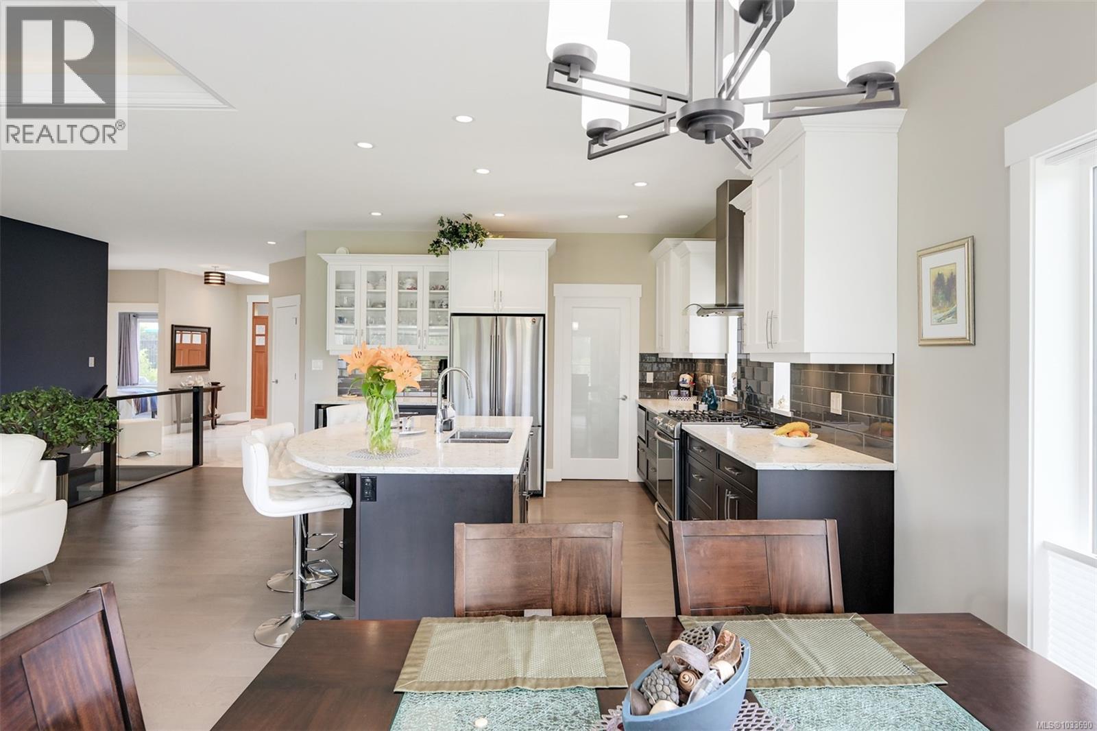 853 Country Club Dr - 9