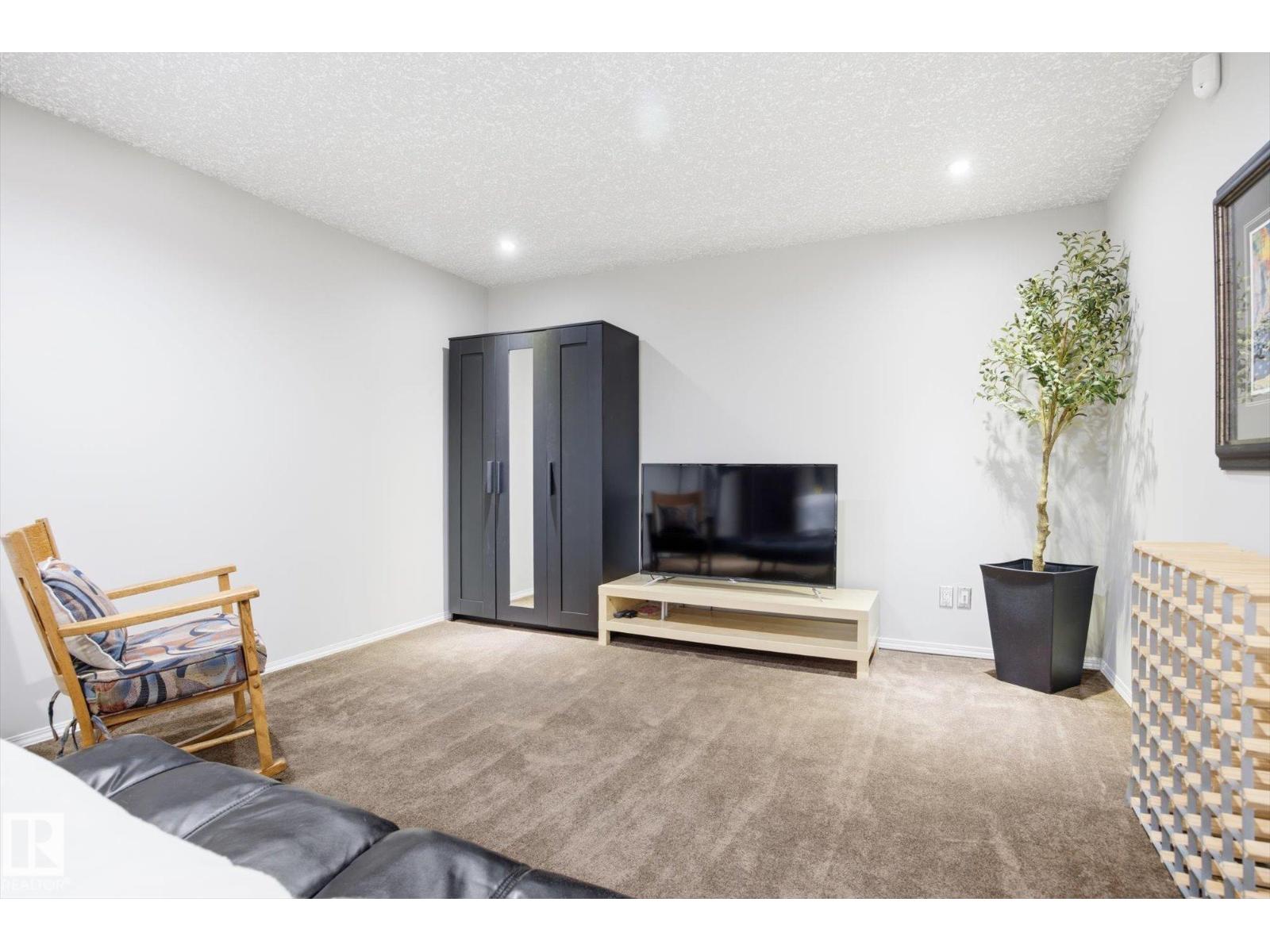 10222 73 ST NW, Edmonton