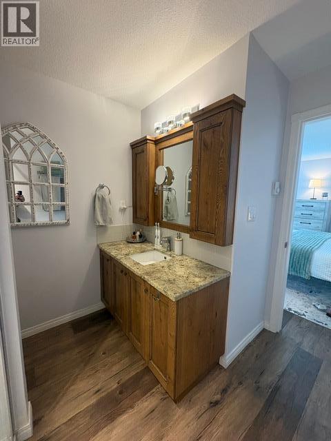 #222 575 Sutherland Avenue - 25