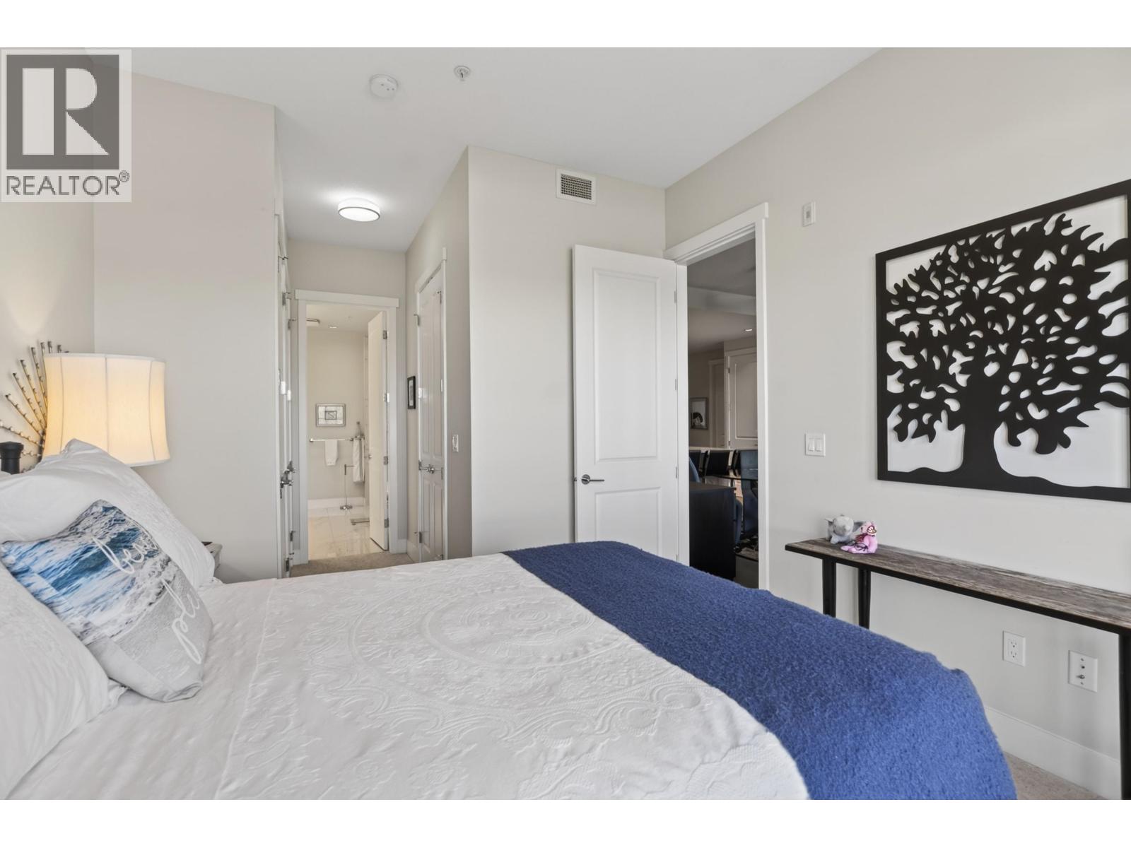 #206-5535 ADMIRAL Way, Delta