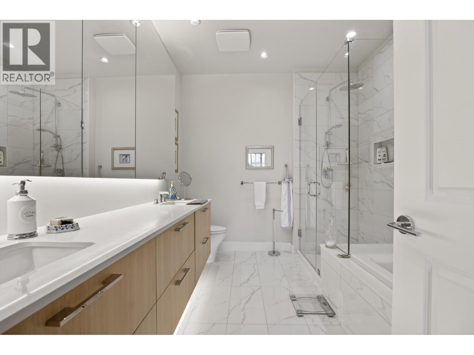 #206-5535 ADMIRAL Way, Delta