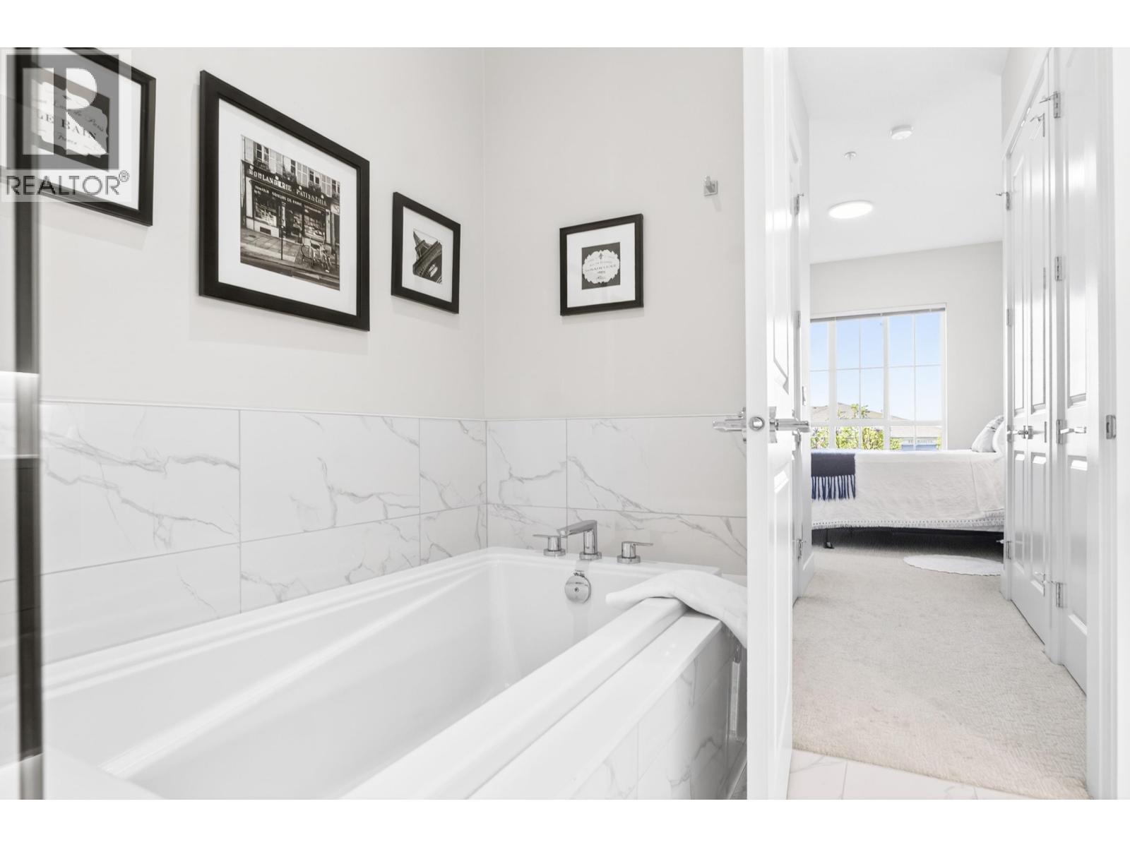 #206-5535 ADMIRAL Way, Delta