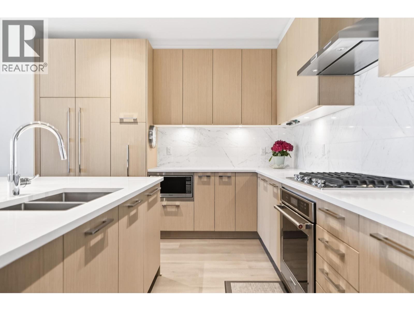 #206-5535 ADMIRAL Way, Delta