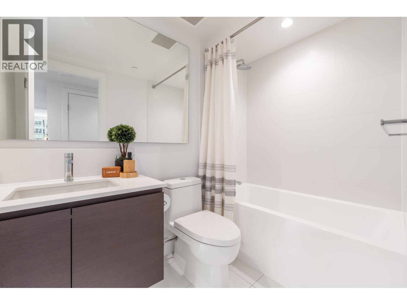 #703-5508 HOLLYBRIDGE Way, Richmond