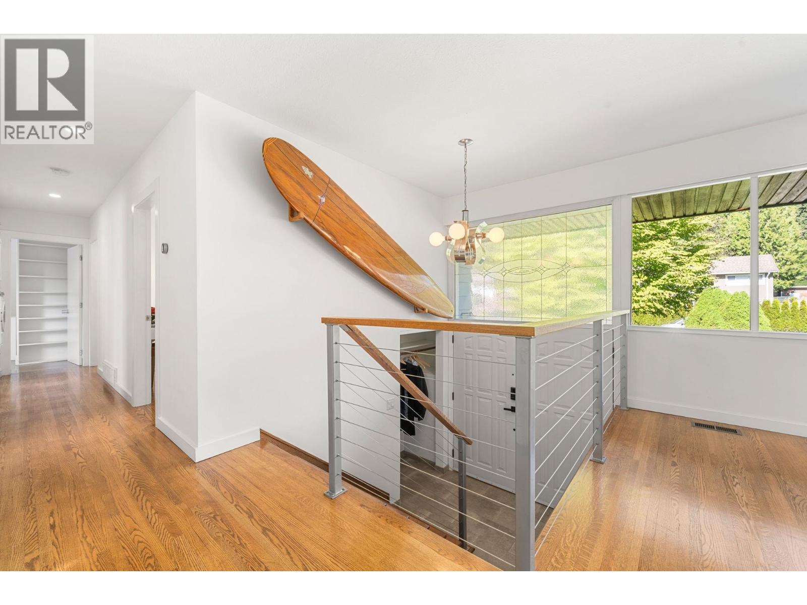 2289 WHITMAN AVENUE — photo 3