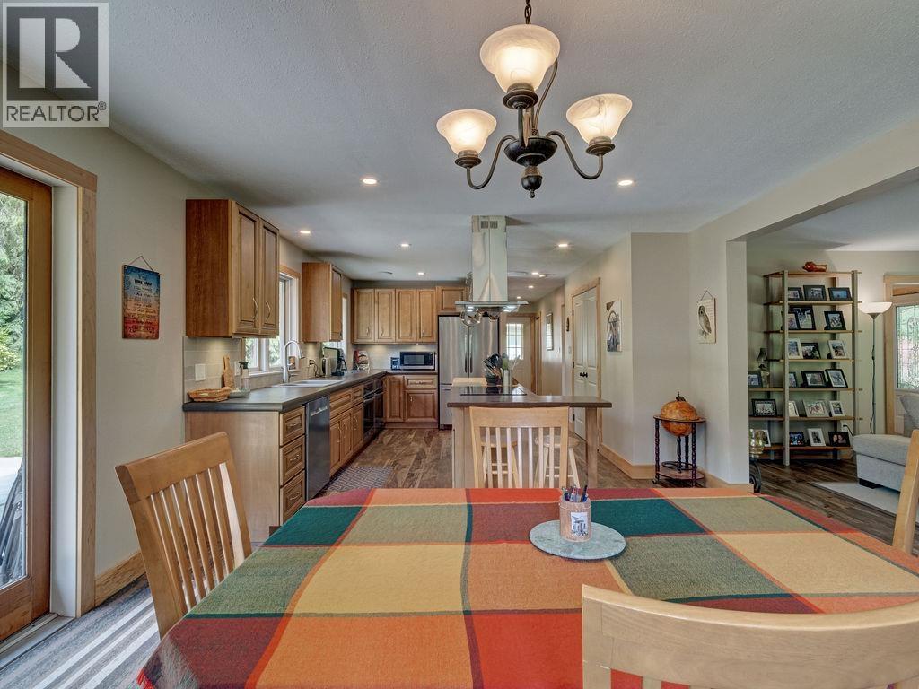 1317 LOCKYER ROAD, Roberts Creek