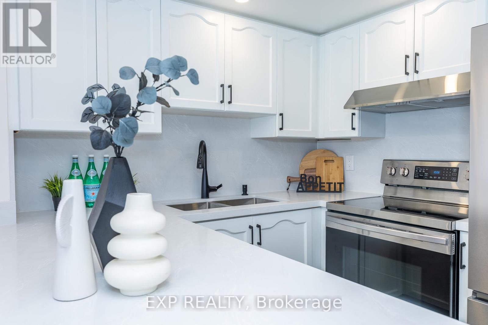 #2143 105 GEORGE APPLETON WAY - 1