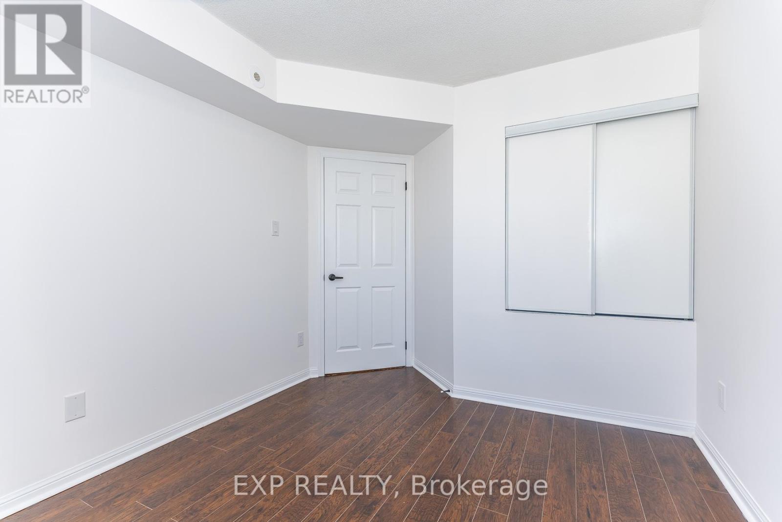 #2143 105 GEORGE APPLETON WAY - 32