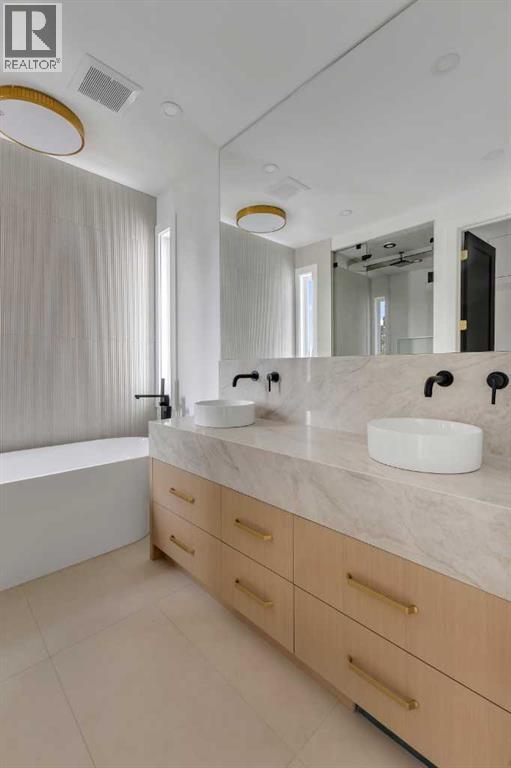 2613 35 Street SW - 20