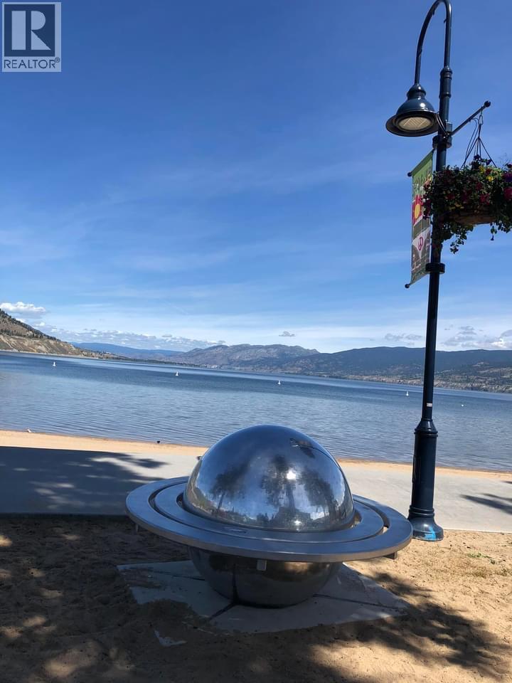 #208 922 Dynes Avenue - 21