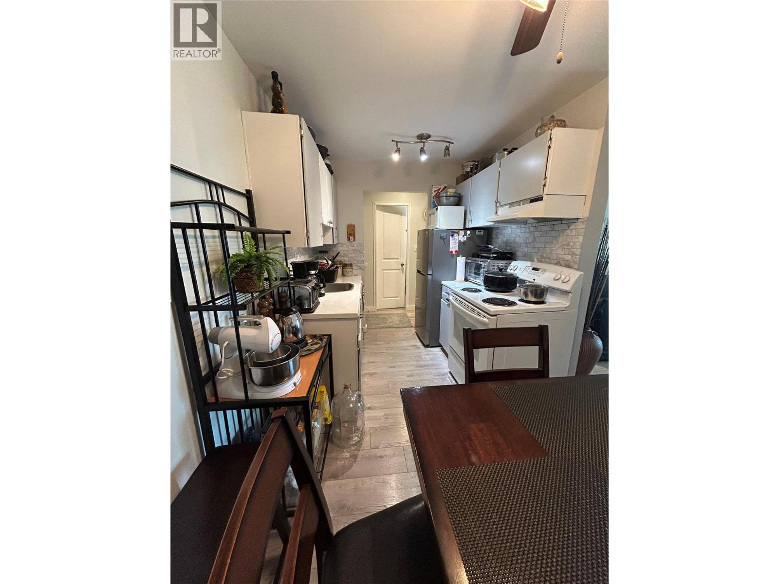 #208 922 Dynes Avenue - 18