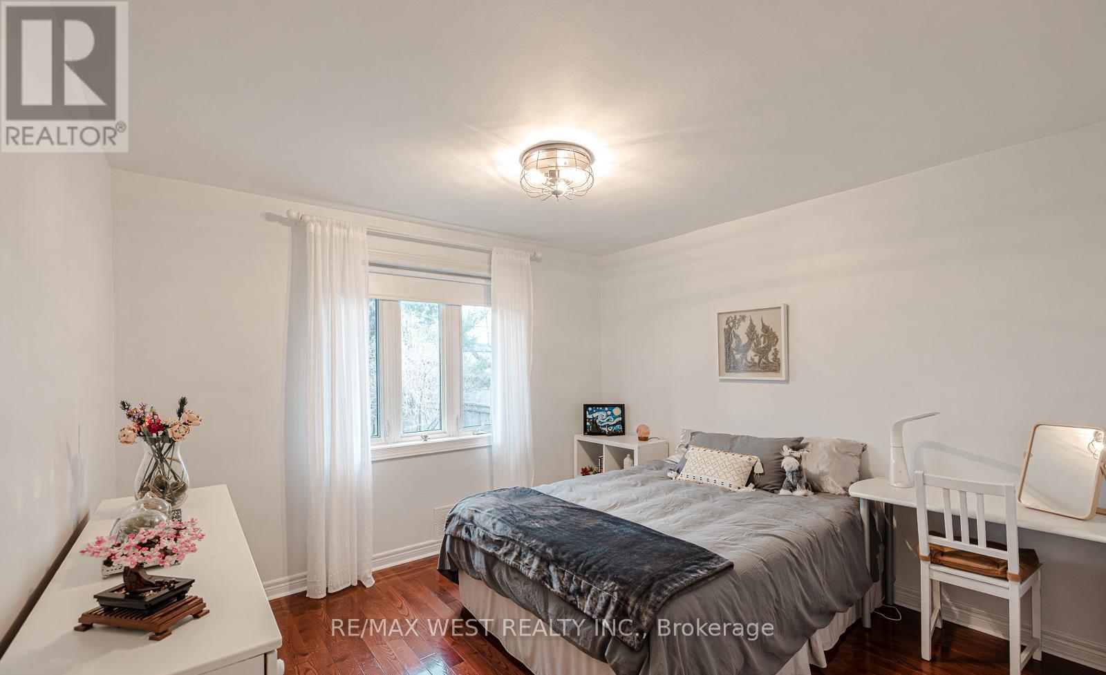 17 SAYBROOK AVENUE — photo 19