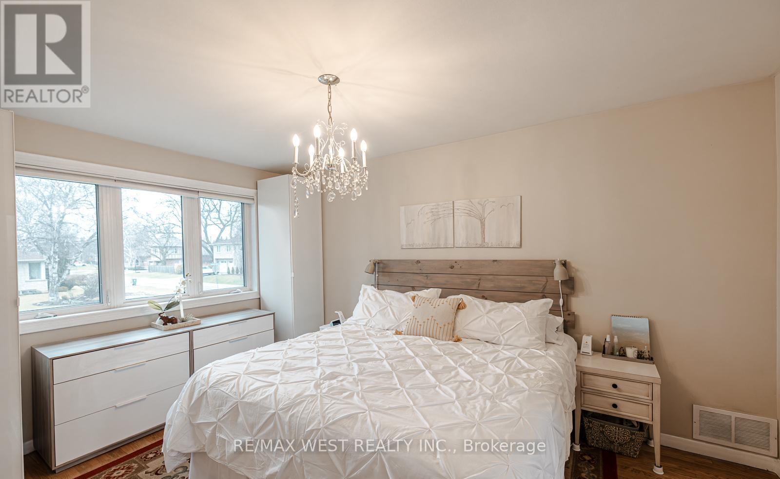 17 SAYBROOK AVENUE — photo 17