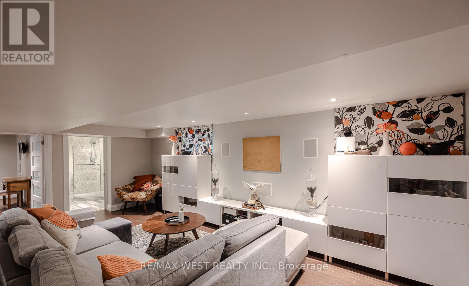 17 SAYBROOK AVENUE — photo 22