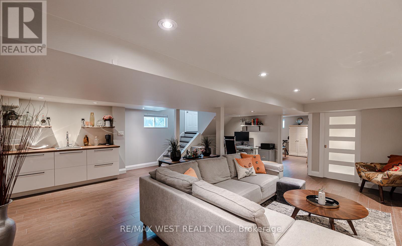 17 SAYBROOK AVENUE — photo 24