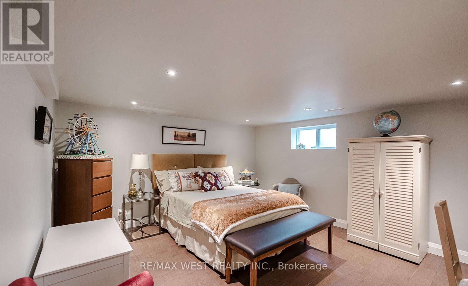 17 SAYBROOK AVENUE — photo 34