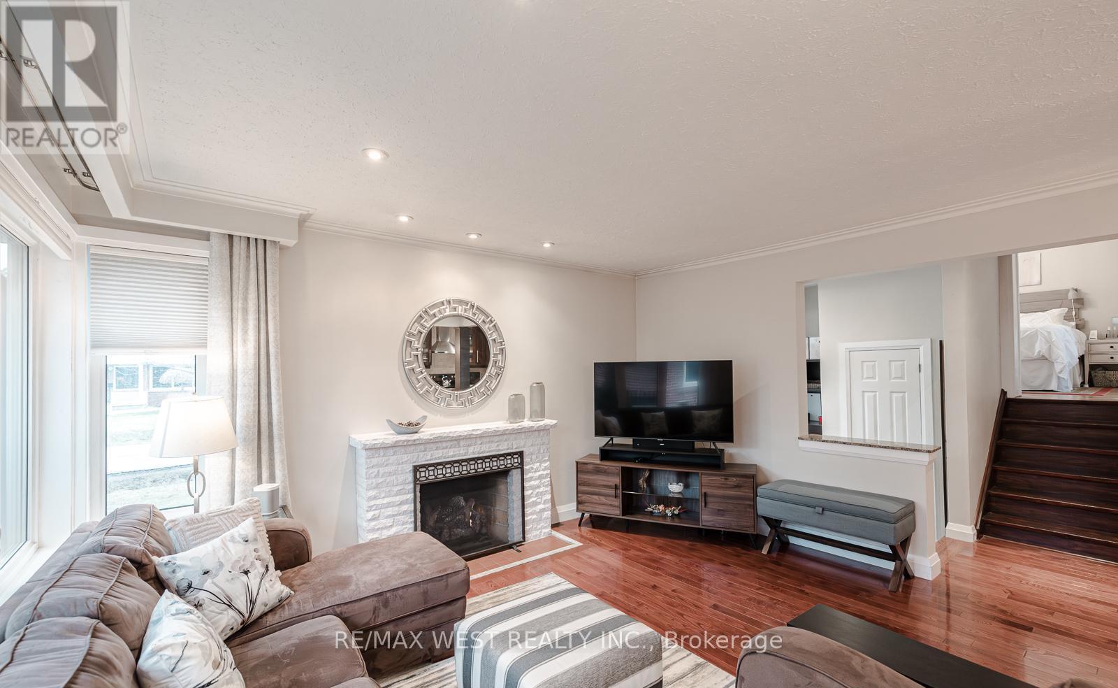 17 SAYBROOK AVENUE — photo 8