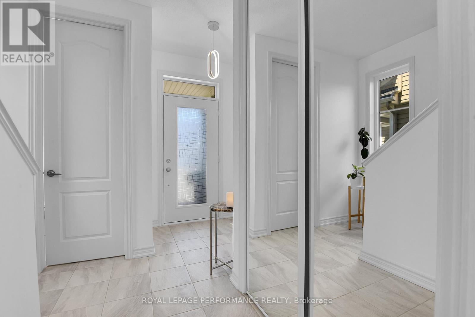 Bright Foyer w/mirrored closet doors
