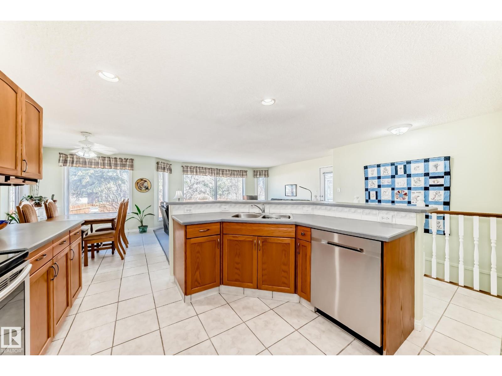 17 SPRINGFIELD CR, St. Albert