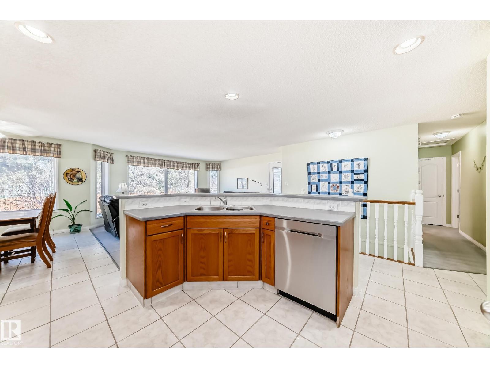 17 SPRINGFIELD CR, St. Albert