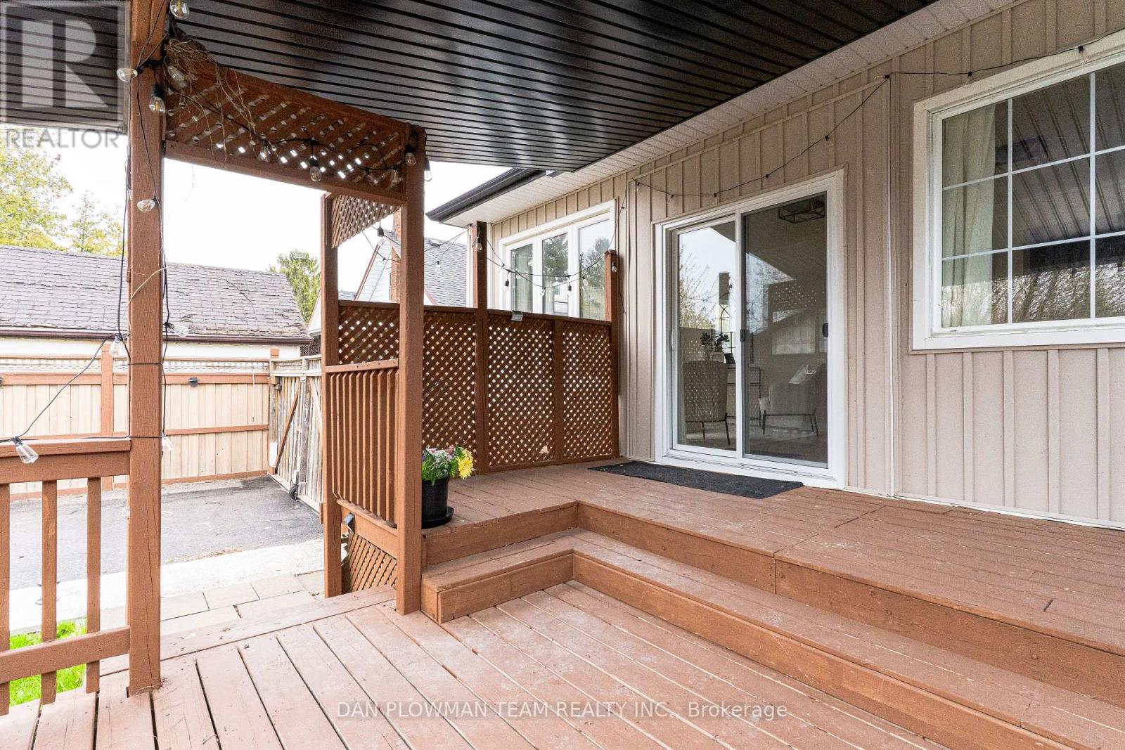 752 DOUGLAS STREET - 25