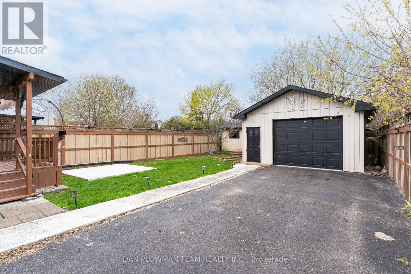 752 DOUGLAS STREET - 29