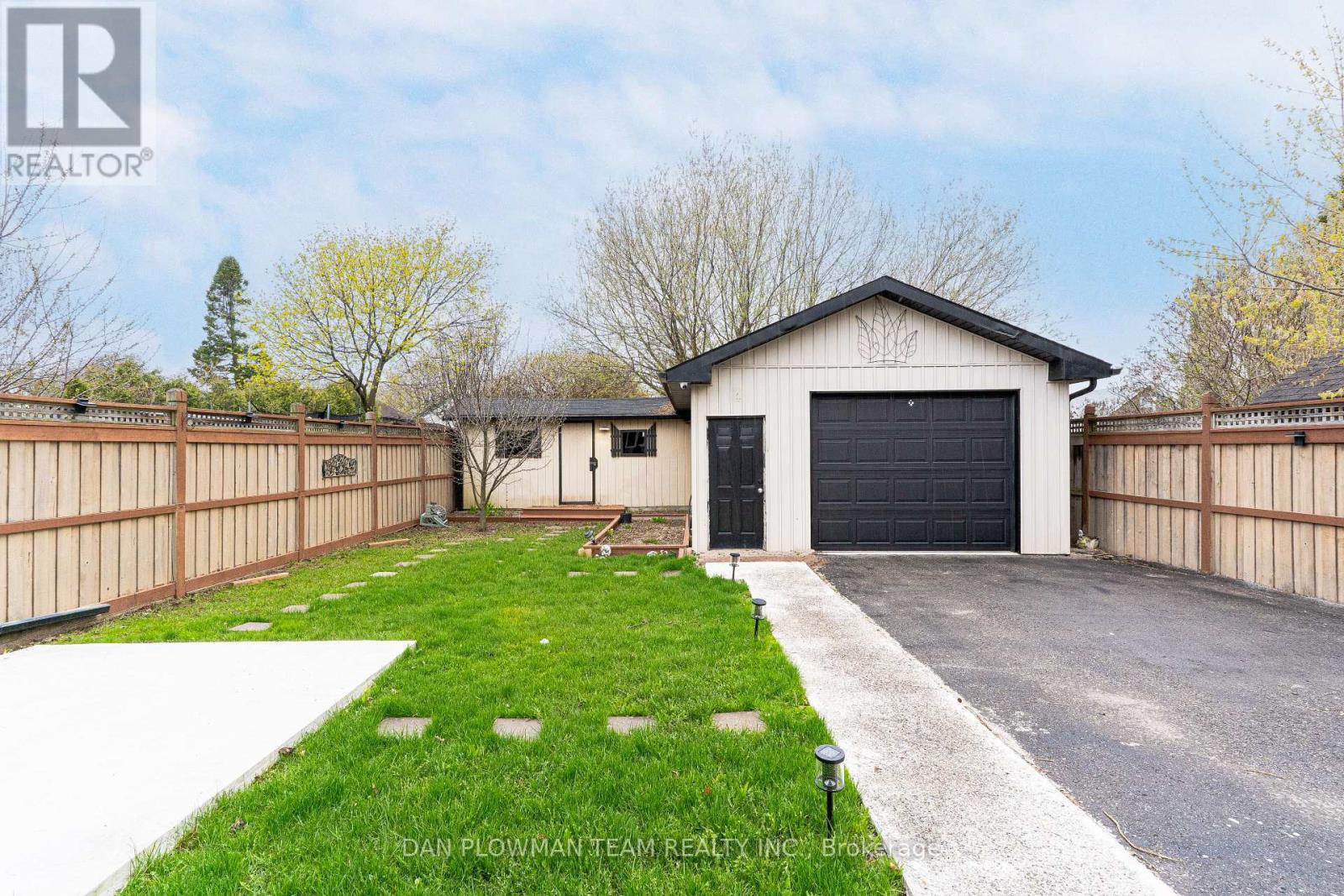 752 DOUGLAS STREET - 30