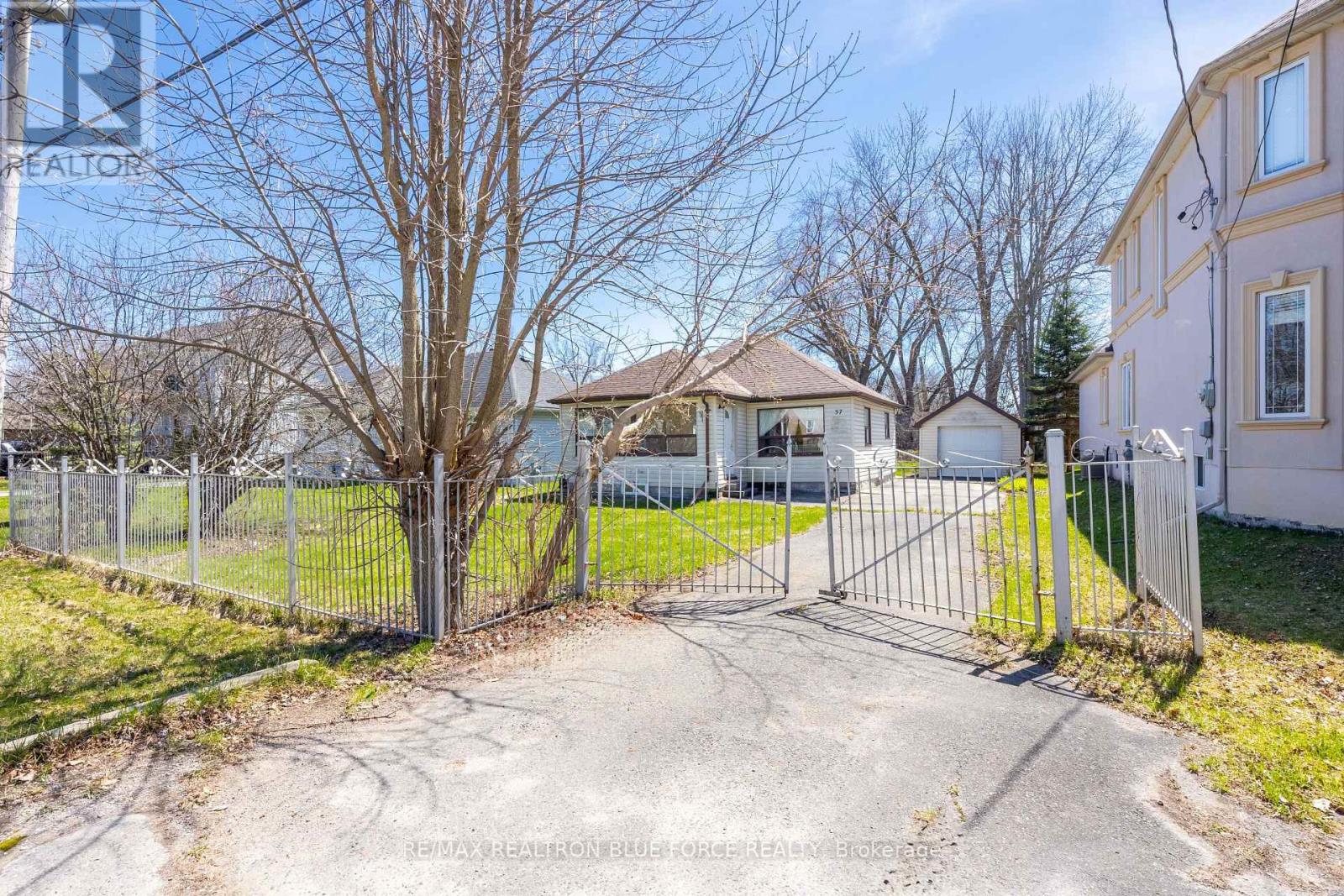 57 LAKESHORE ROAD - 33