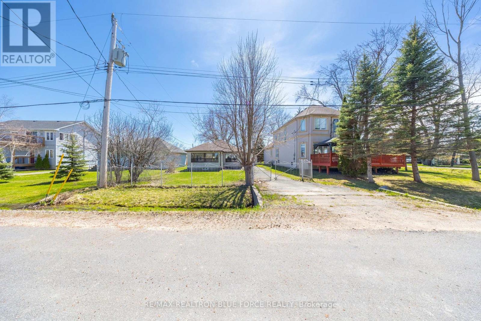 57 LAKESHORE ROAD - 35