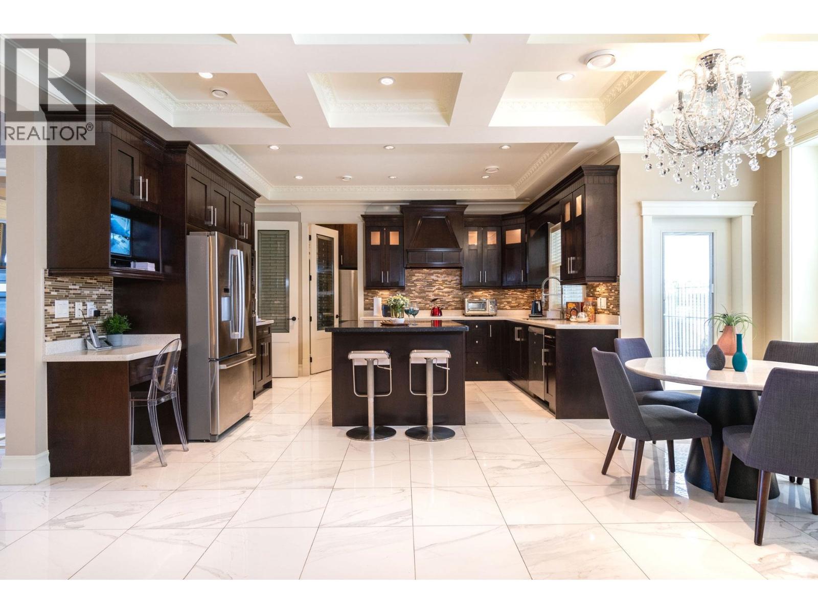 9028 PINEWELL Crescent, Richmond