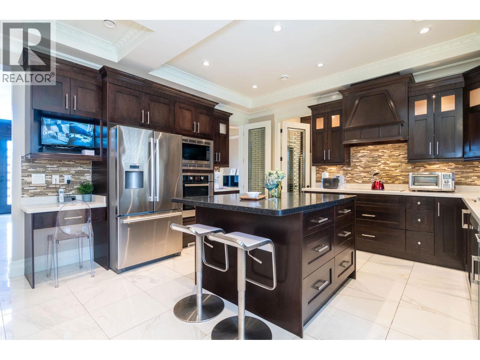 9028 PINEWELL Crescent, Richmond