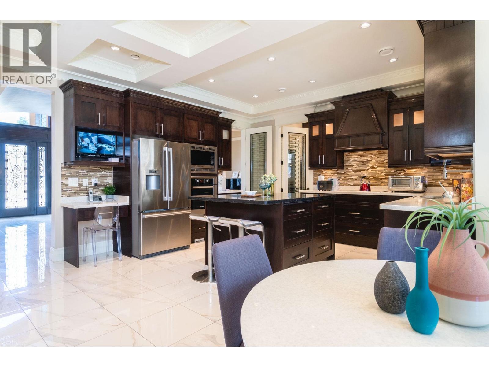 9028 PINEWELL Crescent, Richmond