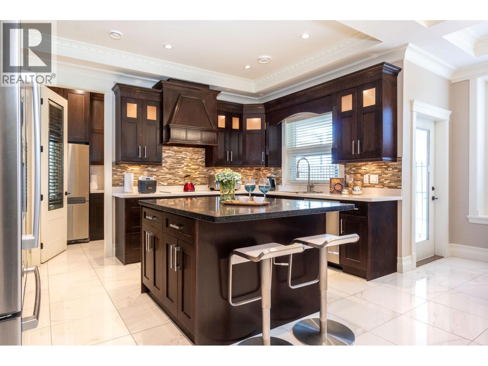 9028 PINEWELL Crescent, Richmond